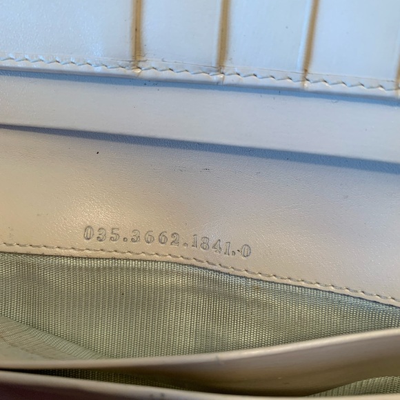 Gucci Vintage G Clasp Wallet in Neutral, Used Condition - Picture 8 of 10